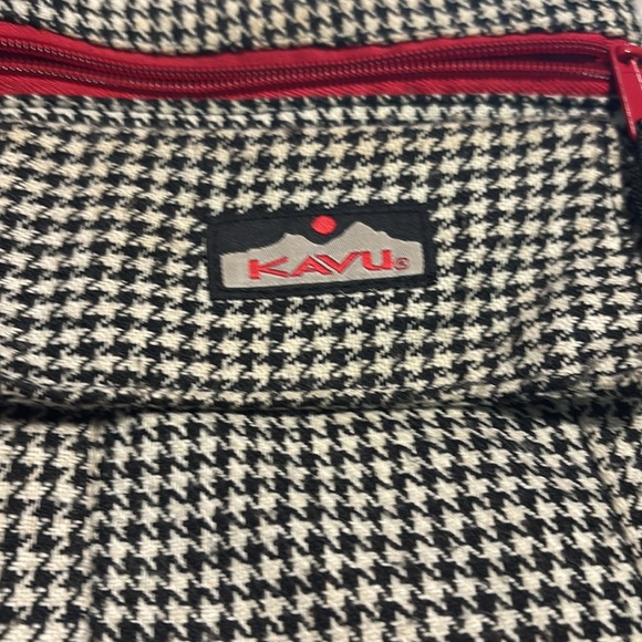 KAVU limited edition Black and White houndstooth Crossbody Bag - Picture 3 of 7